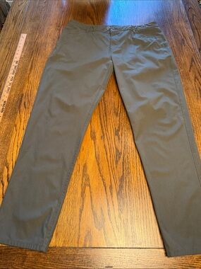 Vuori Men’s Performance Pants Olive Gray Stretch Chino Straight 38/30” Inseam